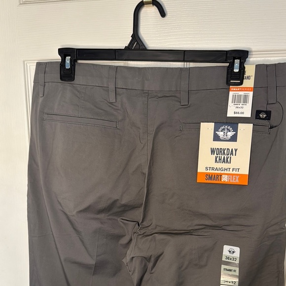 NWT Dockers Gray Chinos with Smart 360 Flex and Straight Leg - Picture 7 of 7